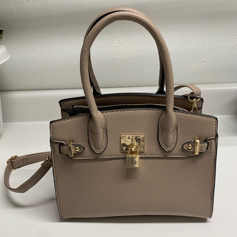 Brand new tan purse for sale